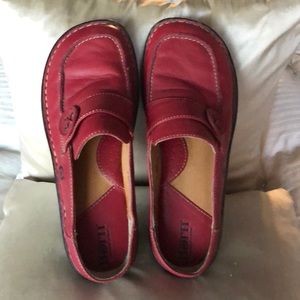 Red open back Bjorn Borg leather flats